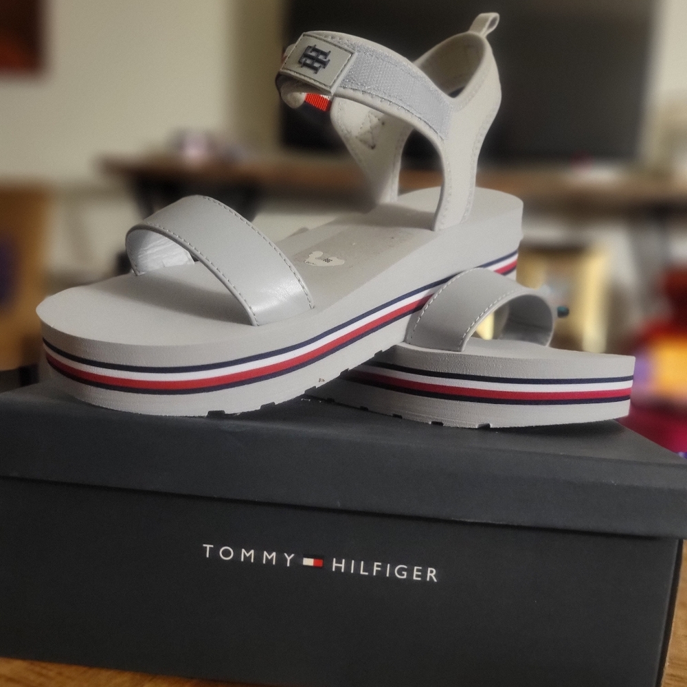Tommy Hilfiger "Avrett" sandals size 10, grey